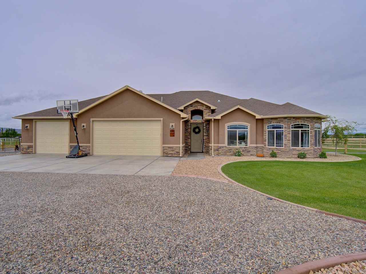 a view of a house with a yard and garage