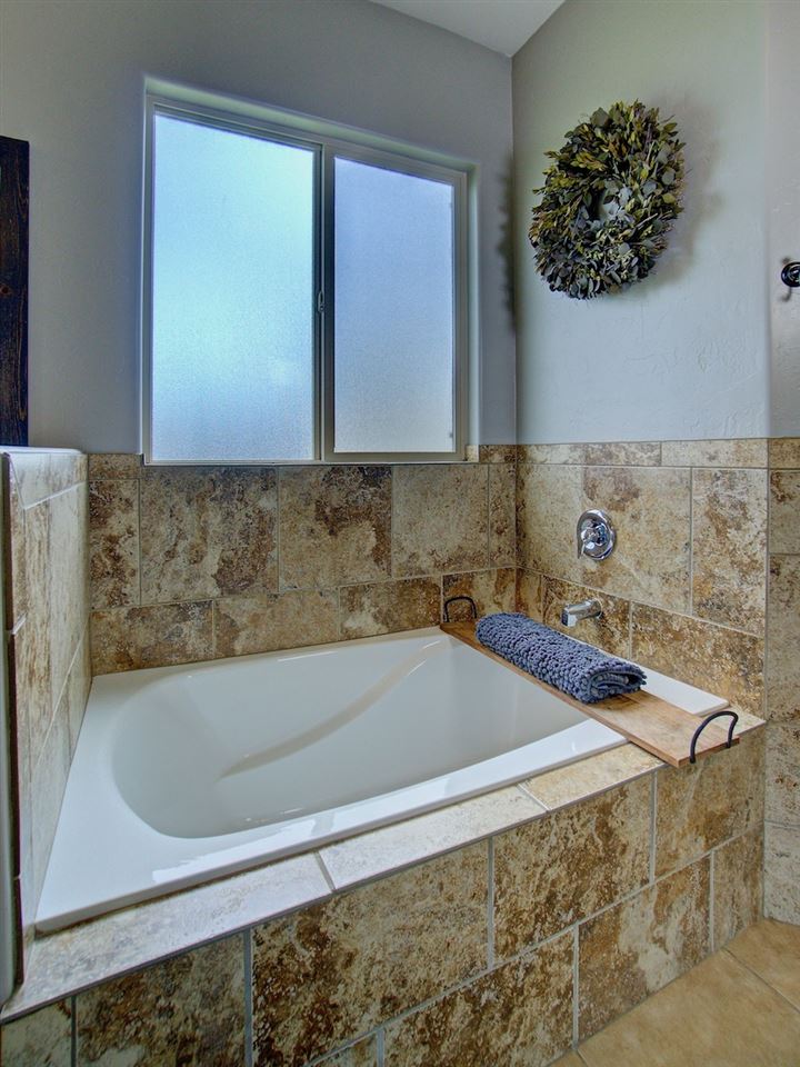 1171 Toscano Road Fruita, CO 81521 - Photo 16 of 27 a bathroom with a bathtub