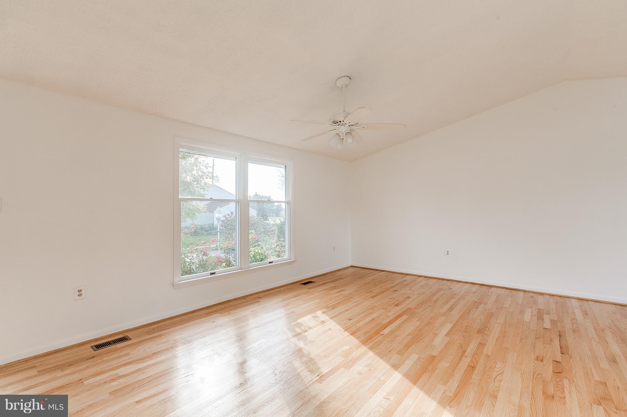 597 Old Stage Road Frederick, MD 21703 - Photo 8 of 42 MAIN LEVEL LIVING ROOM !