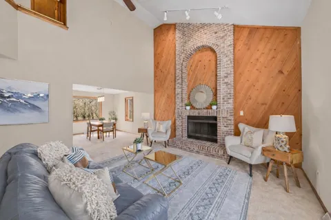 $550,000 | 10510 Stratford Place, Mequon, WI 53092