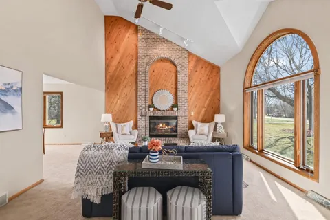 $550,000 | 10510 Stratford Place, Mequon, WI 53092