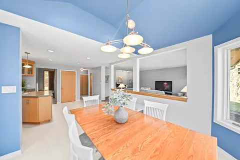 $550,000 | 10510 Stratford Place, Mequon, WI 53092