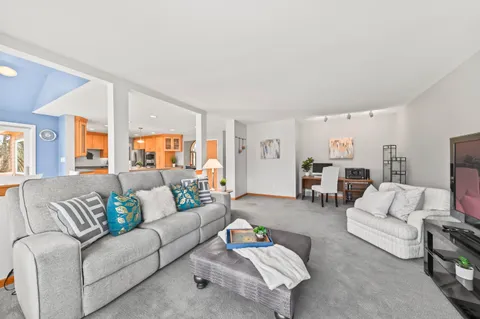 $550,000 | 10510 Stratford Place, Mequon, WI 53092