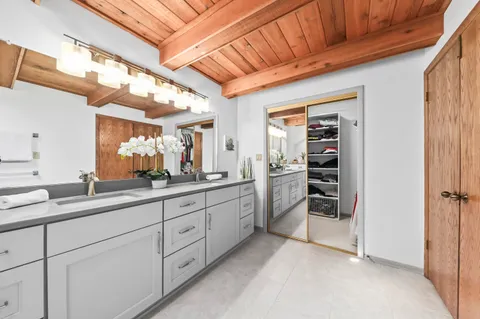 $550,000 | 10510 Stratford Place, Mequon, WI 53092