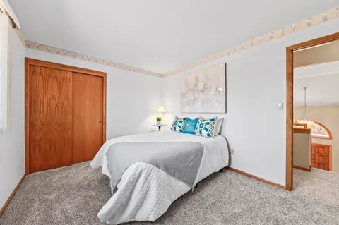 $550,000 | 10510 Stratford Place, Mequon, WI 53092