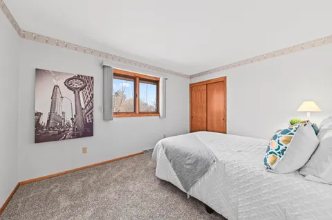 $550,000 | 10510 Stratford Place, Mequon, WI 53092