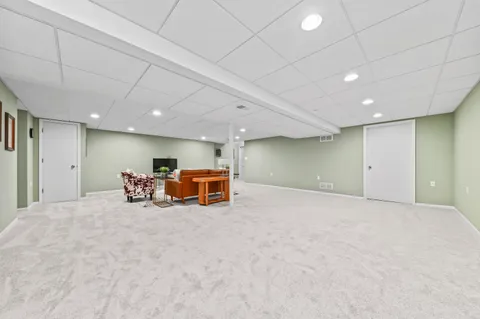 $550,000 | 10510 Stratford Place, Mequon, WI 53092