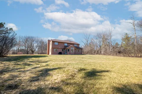 $550,000 | 10510 Stratford Place, Mequon, WI 53092