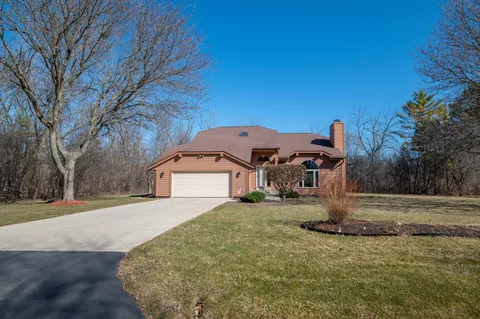 $550,000 | 10510 Stratford Place, Mequon, WI 53092