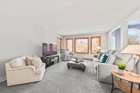 $550,000 | 10510 Stratford Place, Mequon, WI 53092