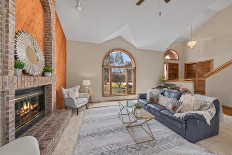 $550,000 | 10510 Stratford Place, Mequon, WI 53092