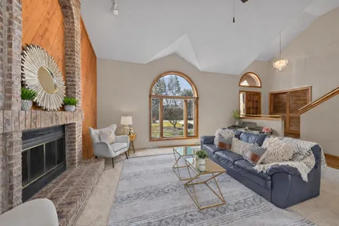 $550,000 | 10510 Stratford Place, Mequon, WI 53092