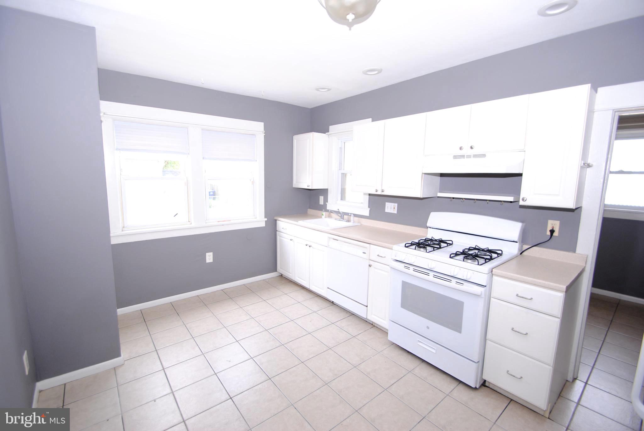 313 Dauphin Street Riverside, NJ 08075 - Photo 5 of 13 Kitchen