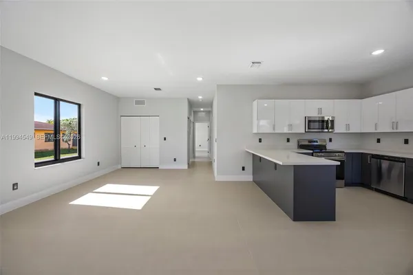 $3,500 | 601 Northwest 3rd Avenue, Unit A, Hallandale Beach, FL 33009