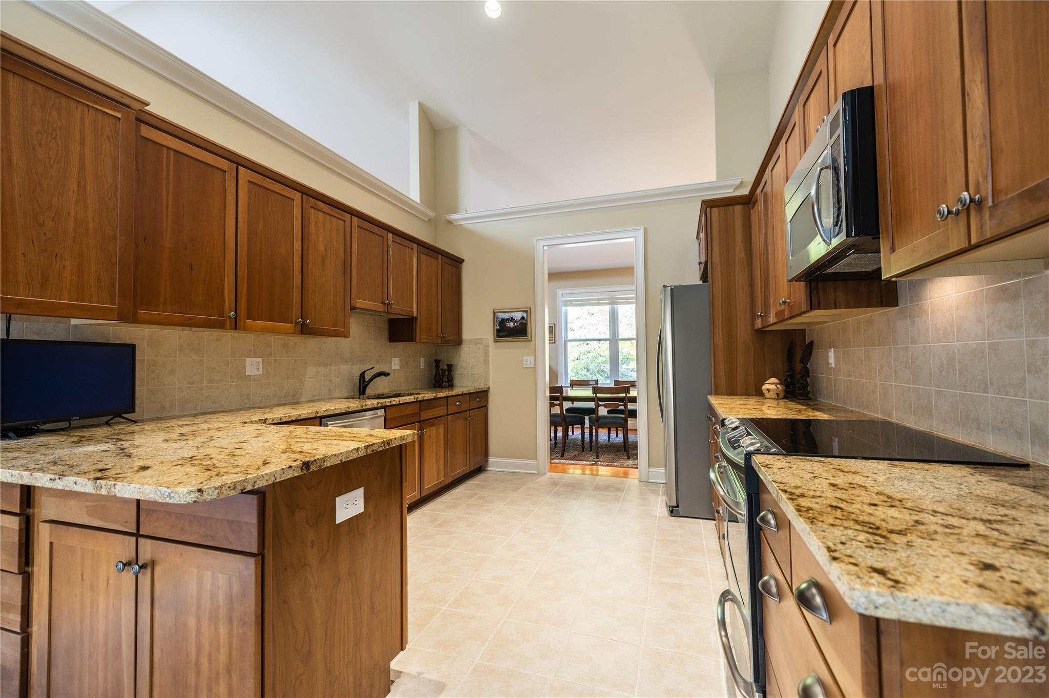 41 Silk Tree Road Hendersonville, NC 28739 - Photo 9 of 32 a kitchen with a stove a sink and a refrigerator