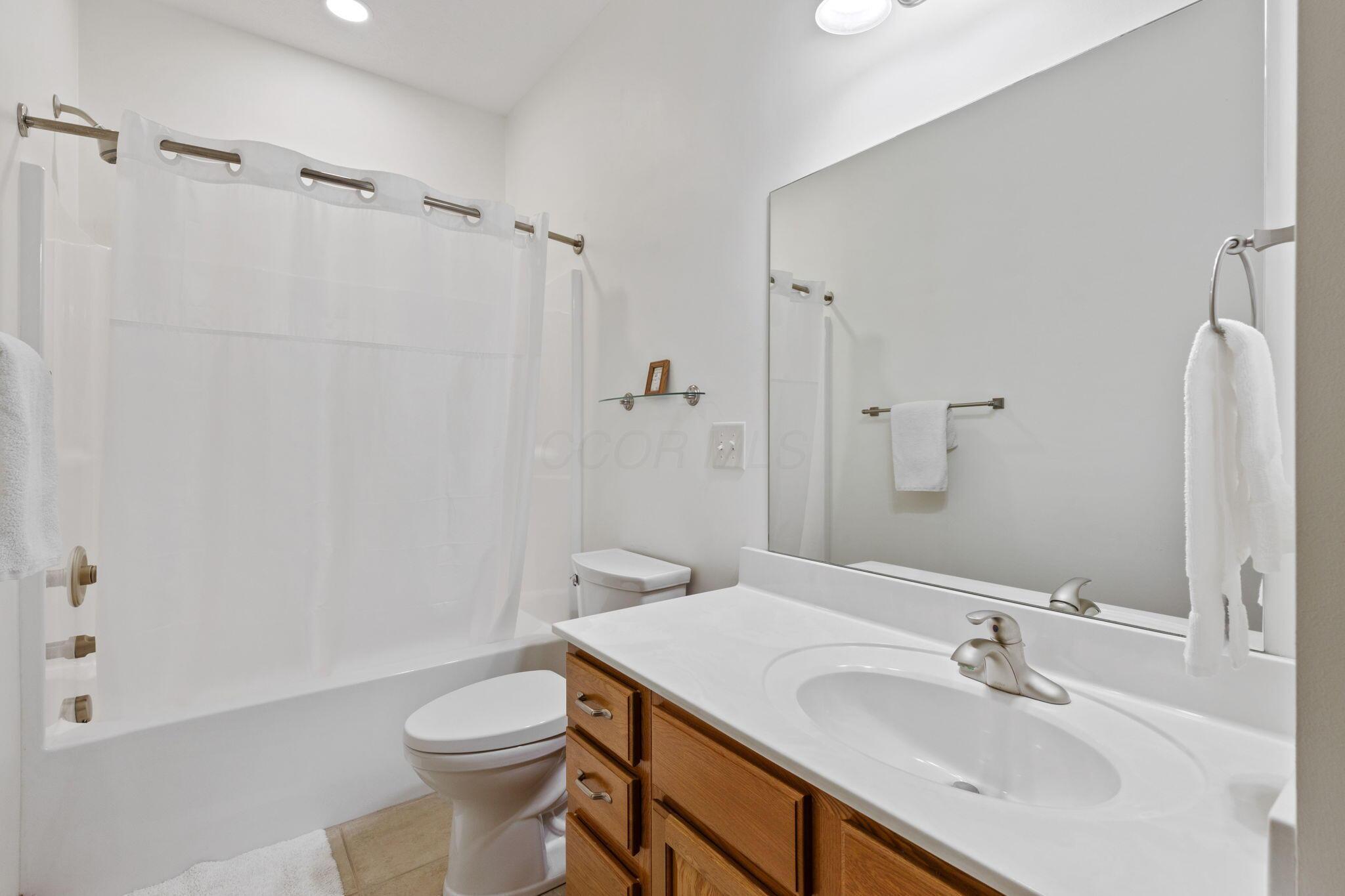 279 Holder Road Baltimore, OH 43105 - Photo 42 of 60 Hallway Full Bath - 279 Holder Road, Baltimore, OH 43105