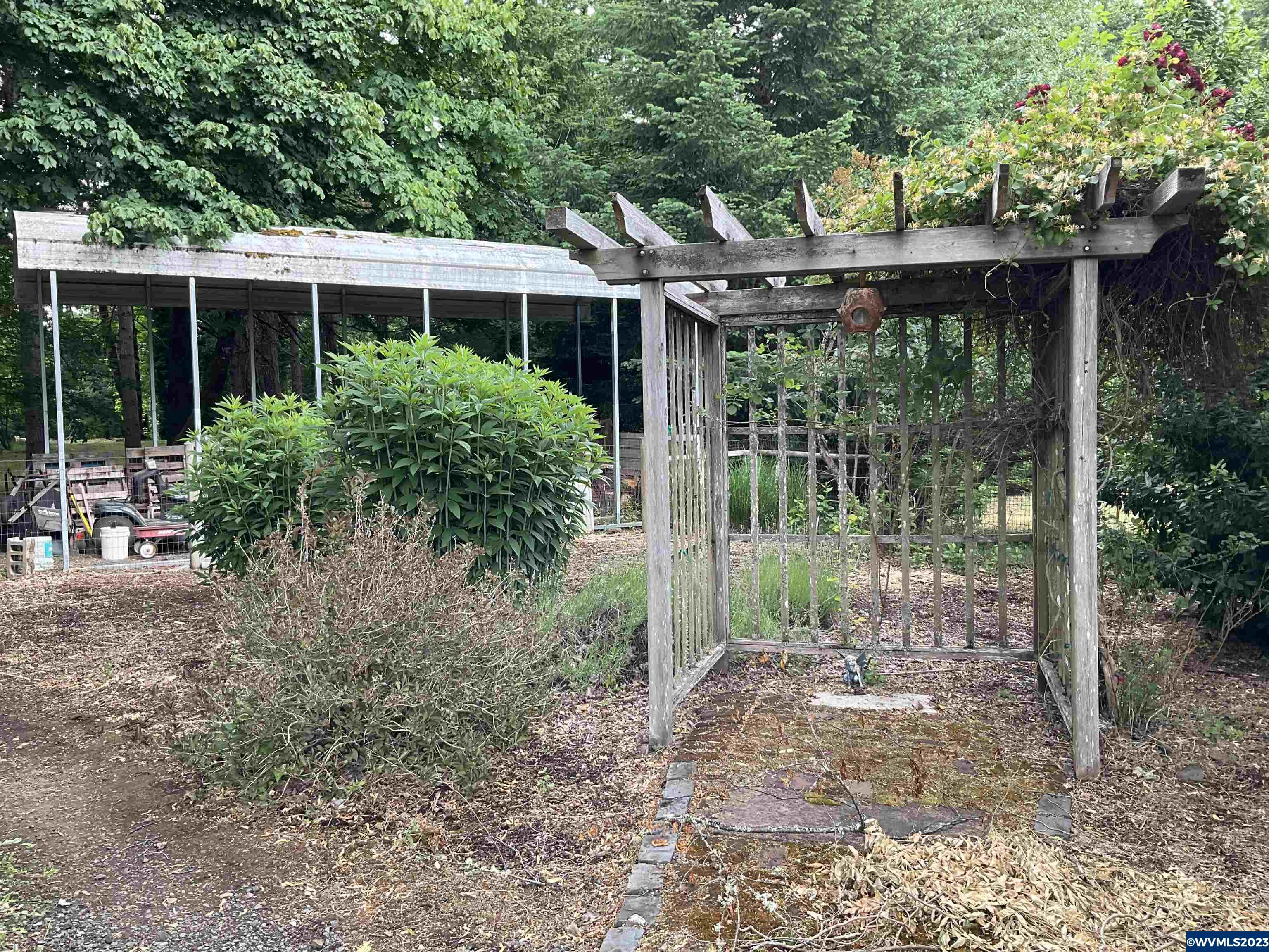 806 Southwest River Drive Dallas, OR 97338 - Photo 18 of 35