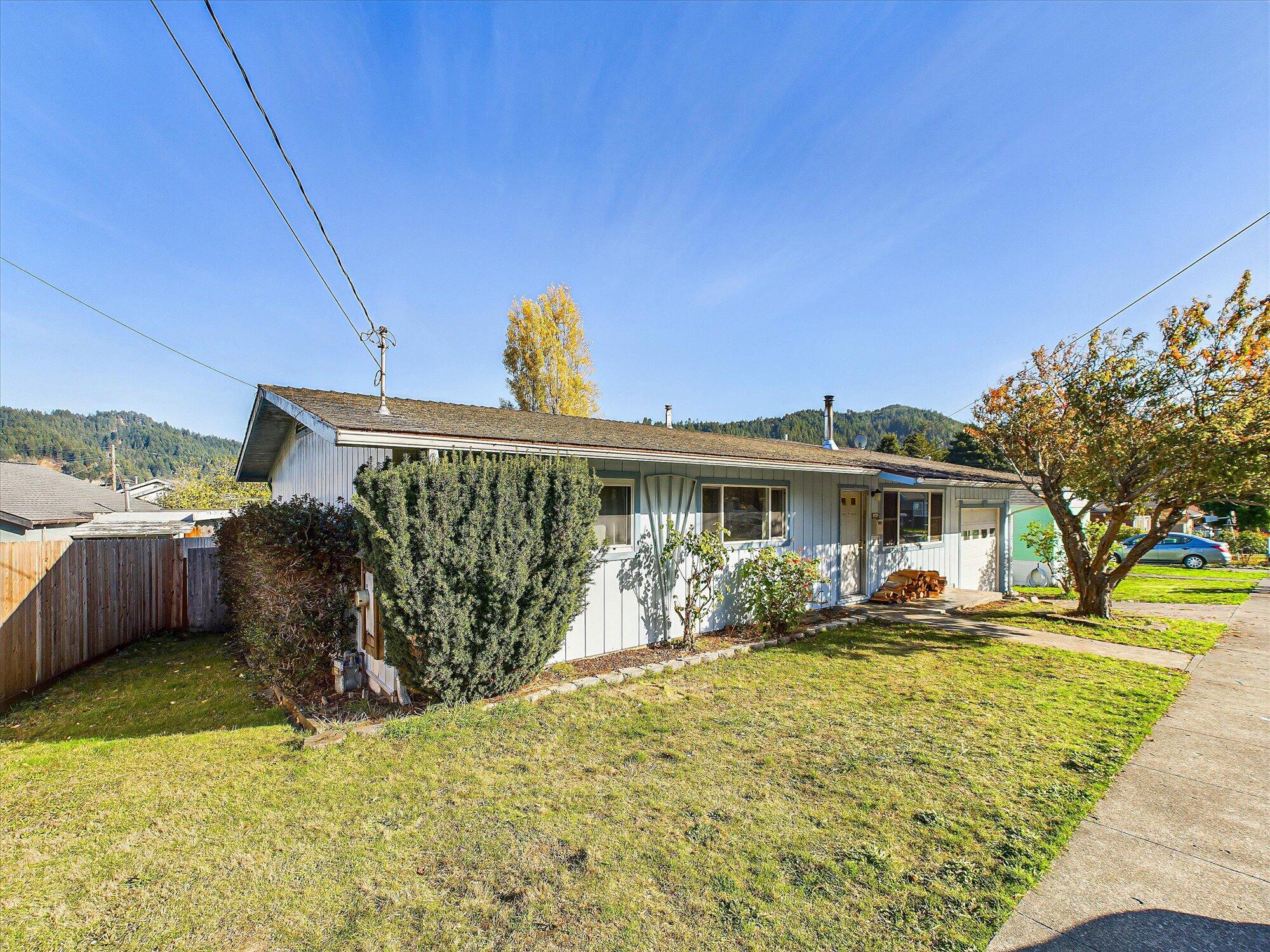 270 Cherry Lane Rio Dell, CA 95562 - Photo 3 of 40 01-270 Cherry Lane-101