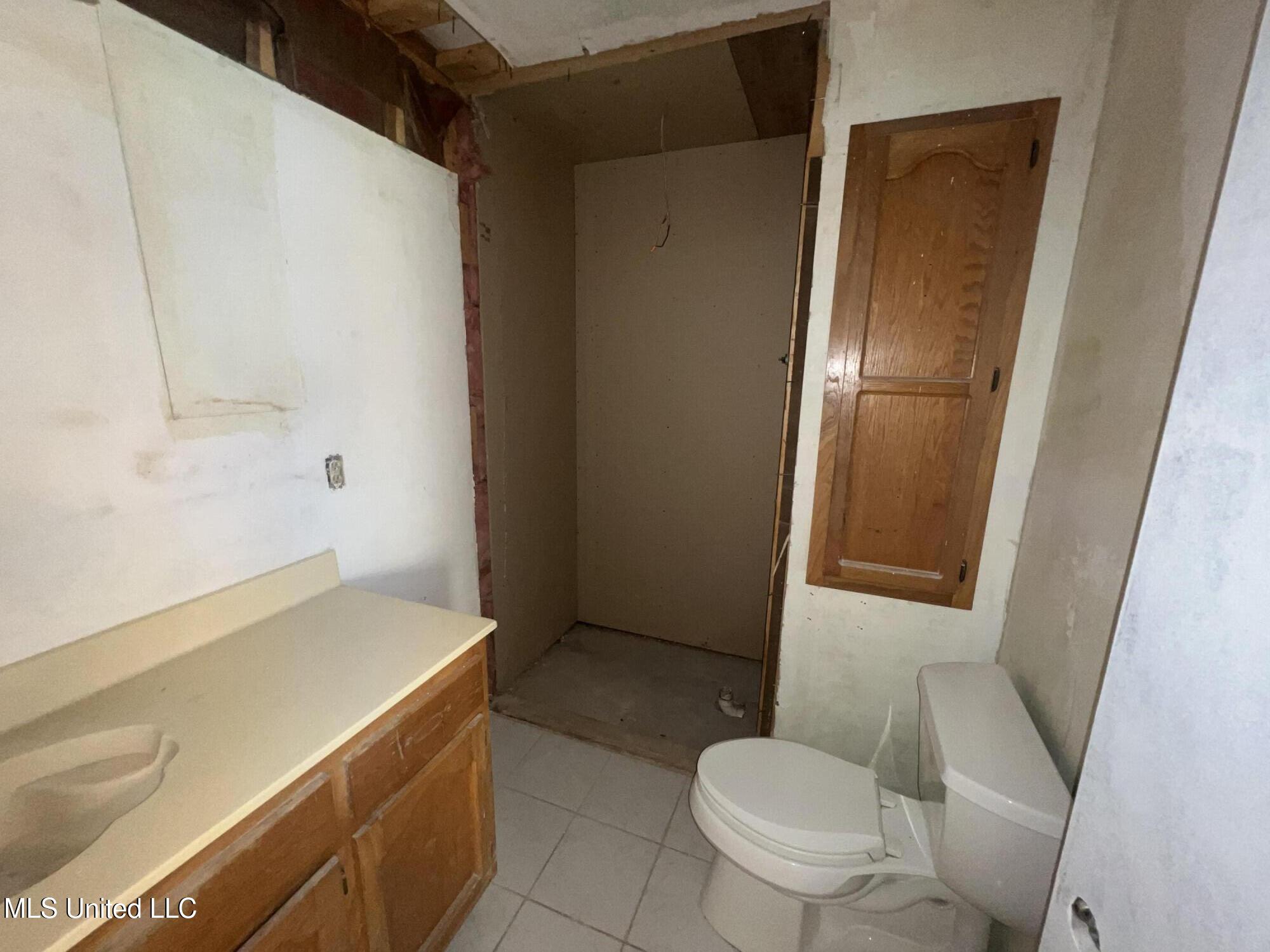 17116 Pierce Street Moss Point, MS 39562 - Photo 20 of 25 MAIN BATH 1b