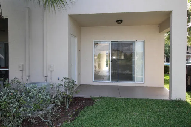 $2,000 | 5222 Palmbrooke Circle, West Palm Beach, FL 33417