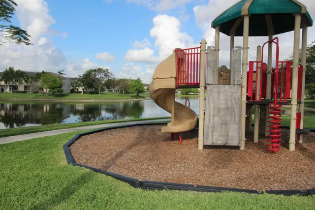 $2,000 | 5222 Palmbrooke Circle, West Palm Beach, FL 33417