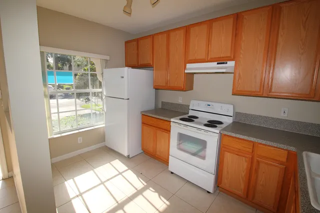 $2,000 | 5222 Palmbrooke Circle, West Palm Beach, FL 33417