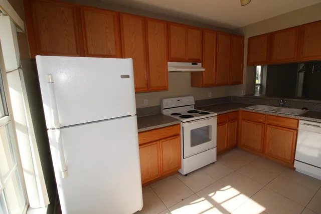 $2,000 | 5222 Palmbrooke Circle, West Palm Beach, FL 33417