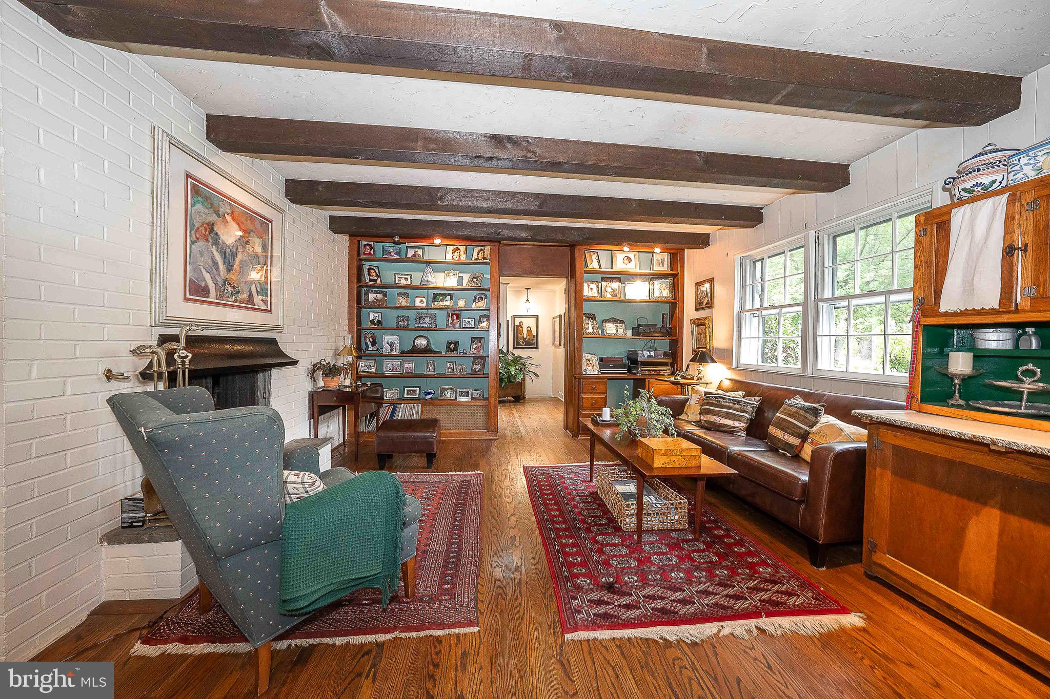 21 Weirwood Lane Wayne, PA 19087 - Photo 14 of 52 Family Room with Built-ins