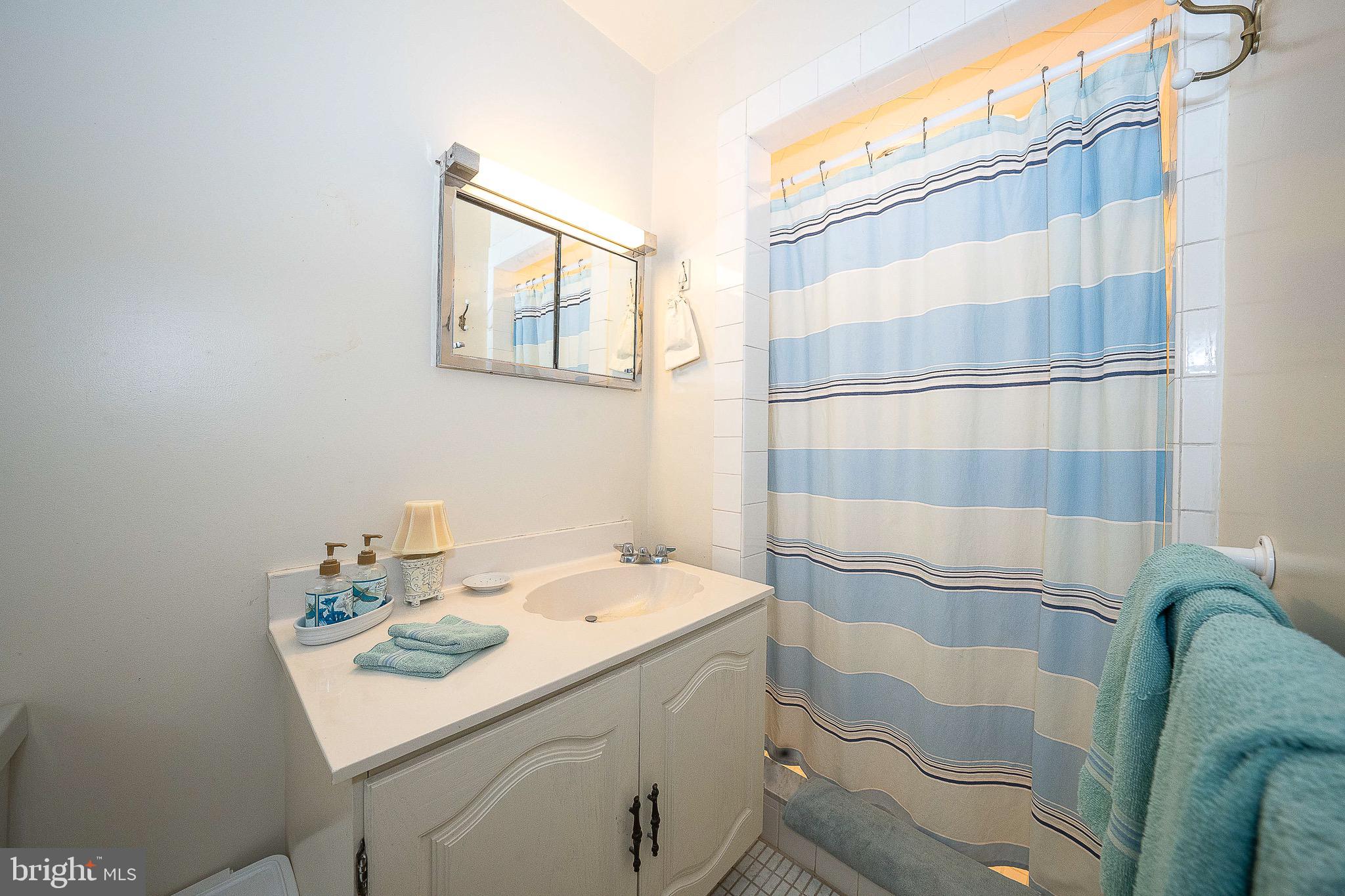 21 Weirwood Lane Wayne, PA 19087 - Photo 24 of 52 En Suite Bathroom to Bedroom #4