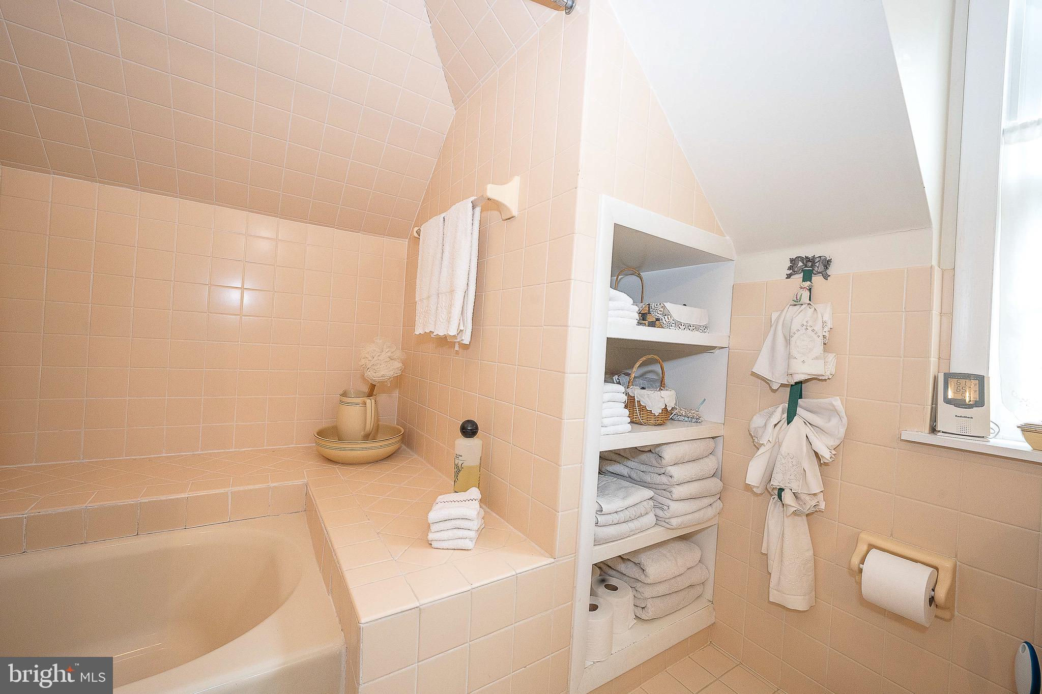 21 Weirwood Lane Wayne, PA 19087 - Photo 29 of 52 Primary Bathroom