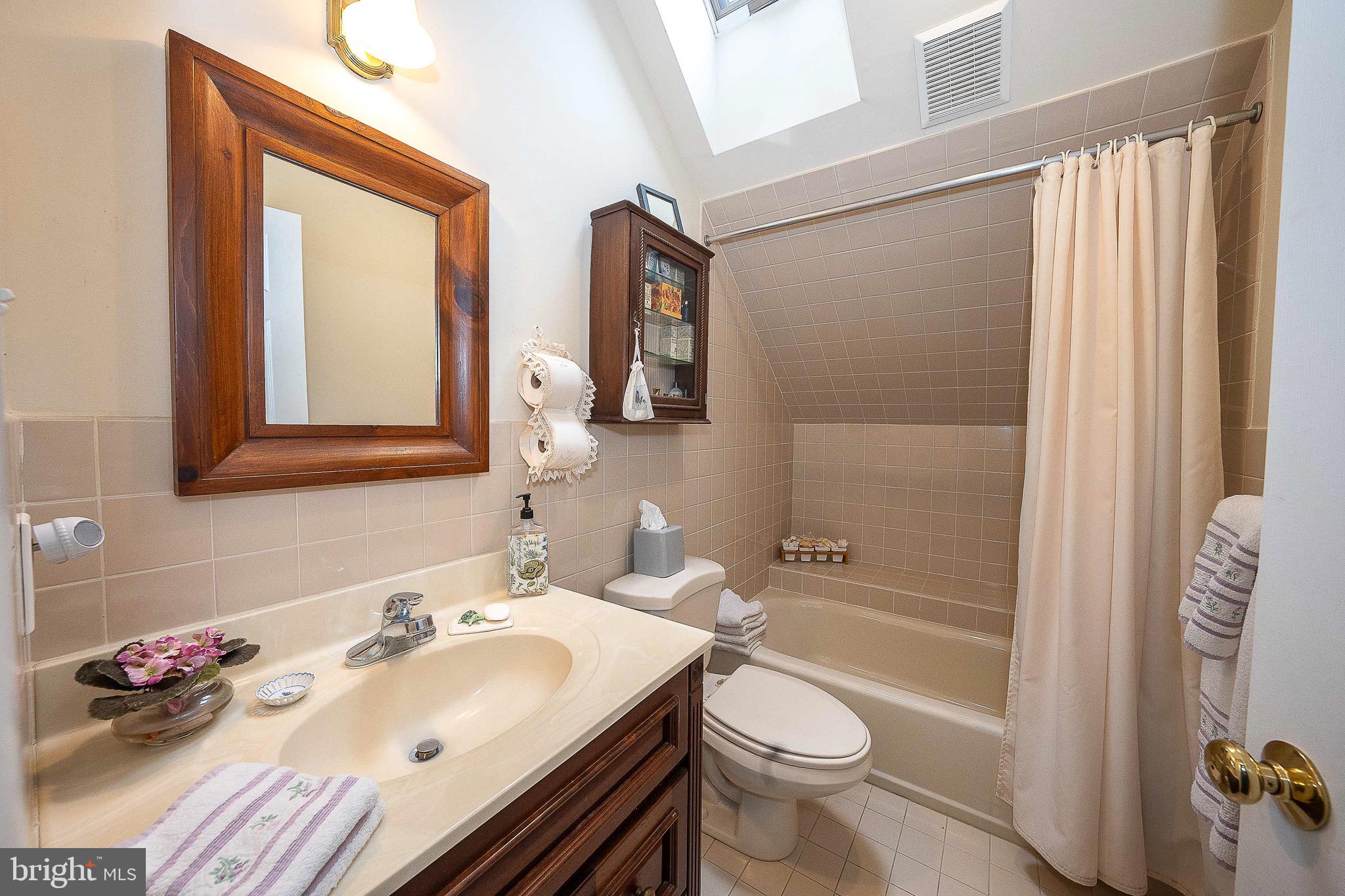 21 Weirwood Lane Wayne, PA 19087 - Photo 31 of 52 Hall Bathroom on the Second Floor