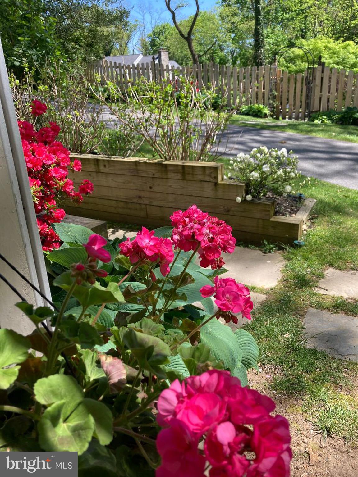 21 Weirwood Lane Wayne, PA 19087 - Photo 49 of 52 Lush Landscaping