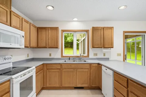 $520,000 | 676 Falcon Ridge Road, Woodbury, MN 55125