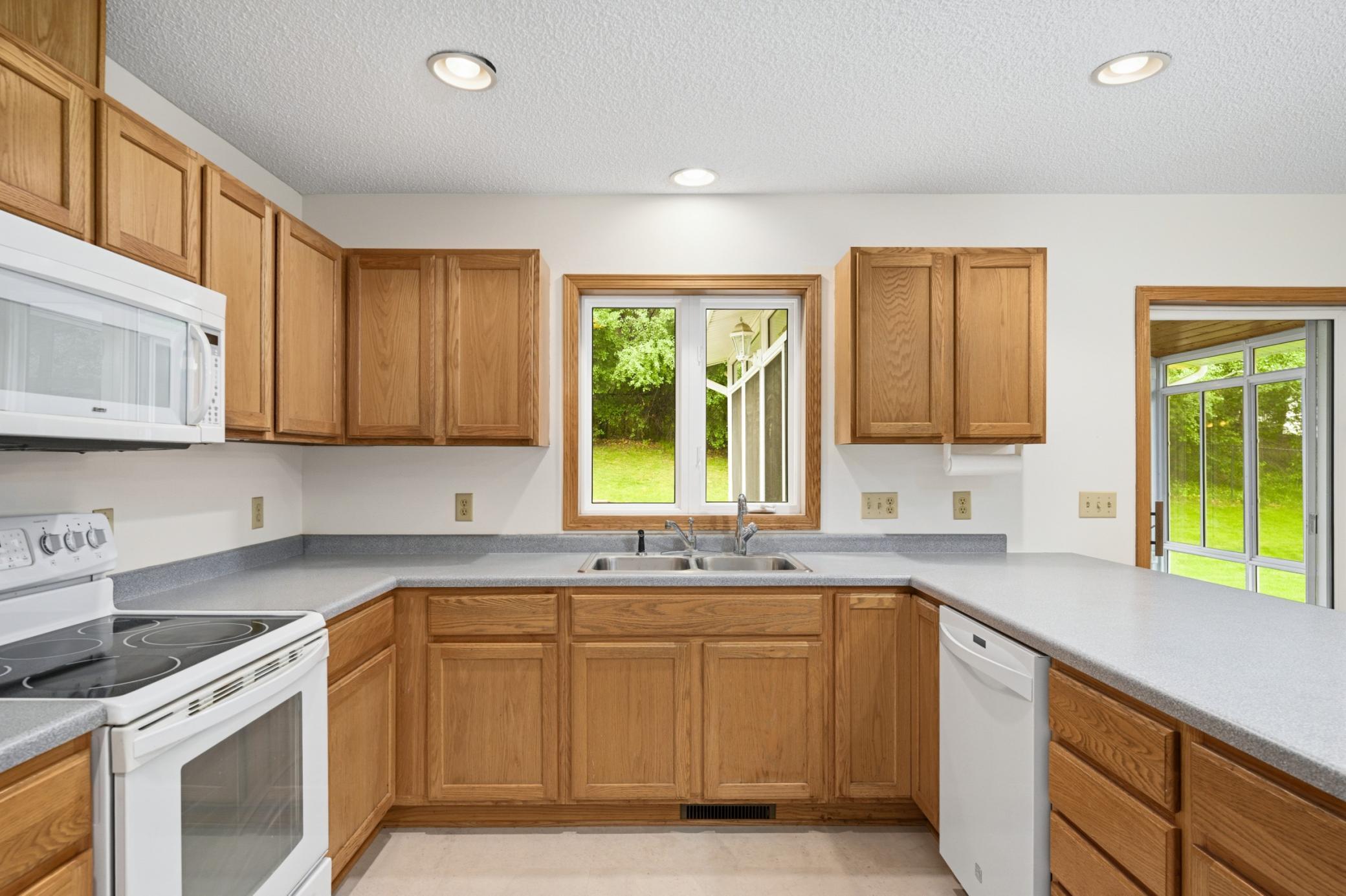 676 Falcon Ridge Road Woodbury, MN 55125 - Photo 12 of 34