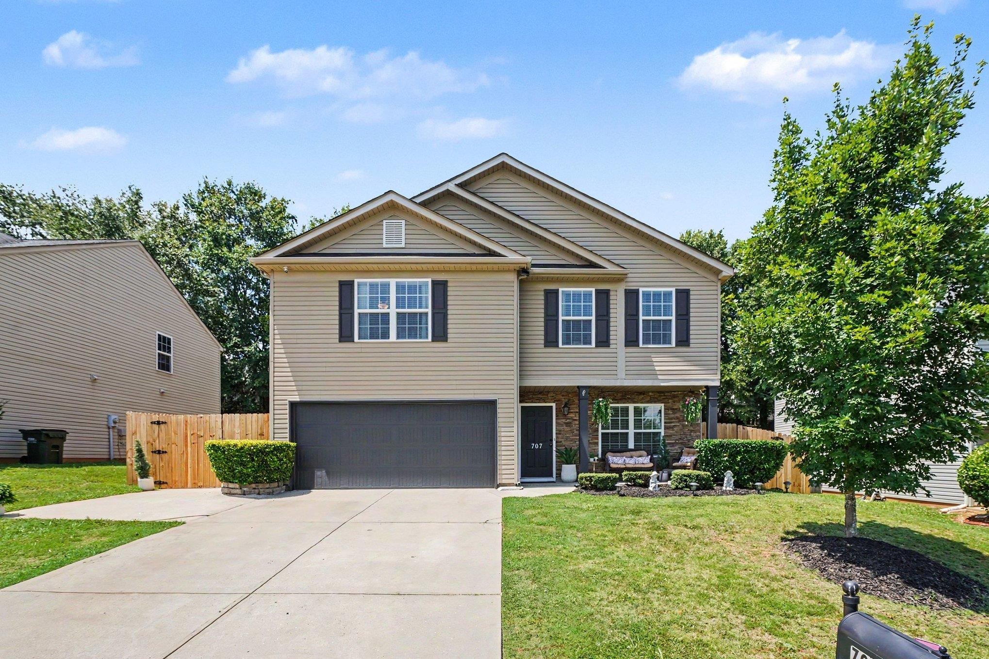 707 Markham Circle Moore, SC 29369 - Photo 2 of 29