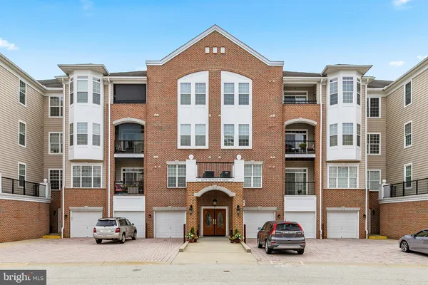 $425,000 | 6155 Shadywood, Unit 305, Elkridge, MD 21075