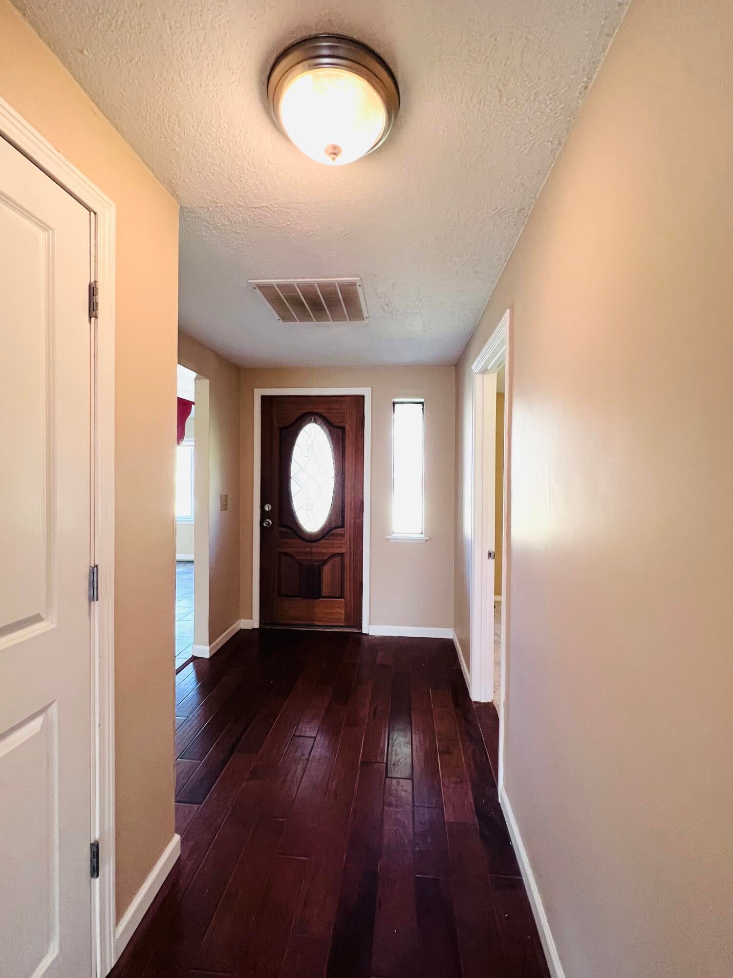 5525 Tunnel Loop Road Grants Pass, OR 97526 - Photo 45 of 65 37. Hallway