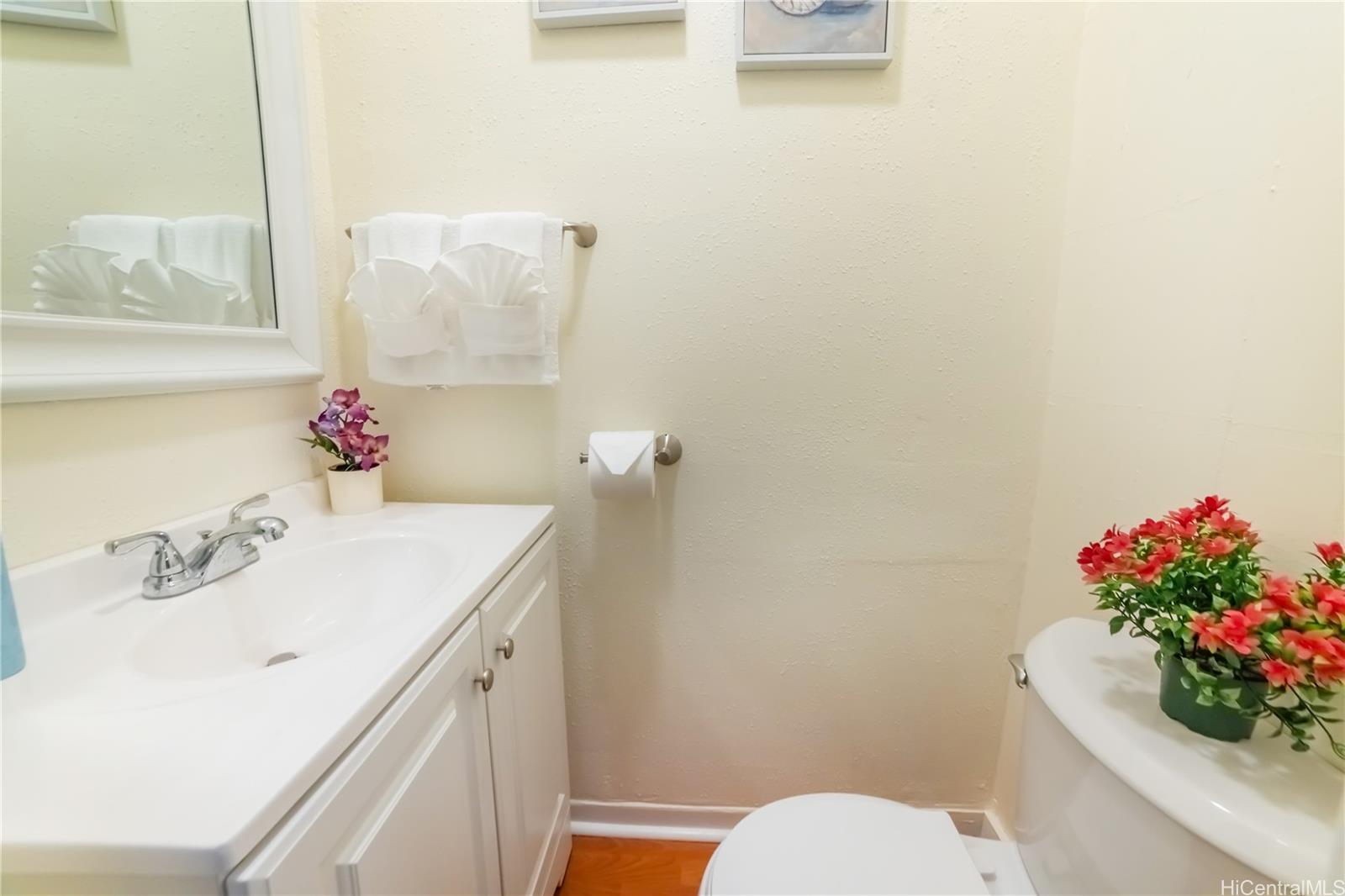 303 Wai Nani Way Honolulu, HI 96815 - Photo 14 of 24 a bathroom with a sink toilet and a mirror