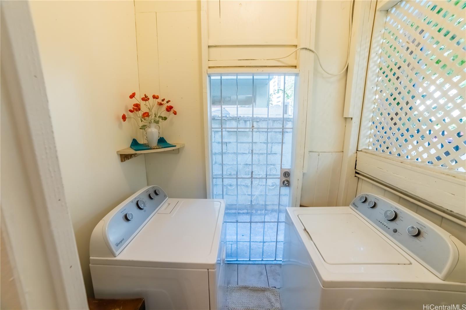 303 Wai Nani Way Honolulu, HI 96815 - Photo 21 of 24 a bathroom with a sink and mirror
