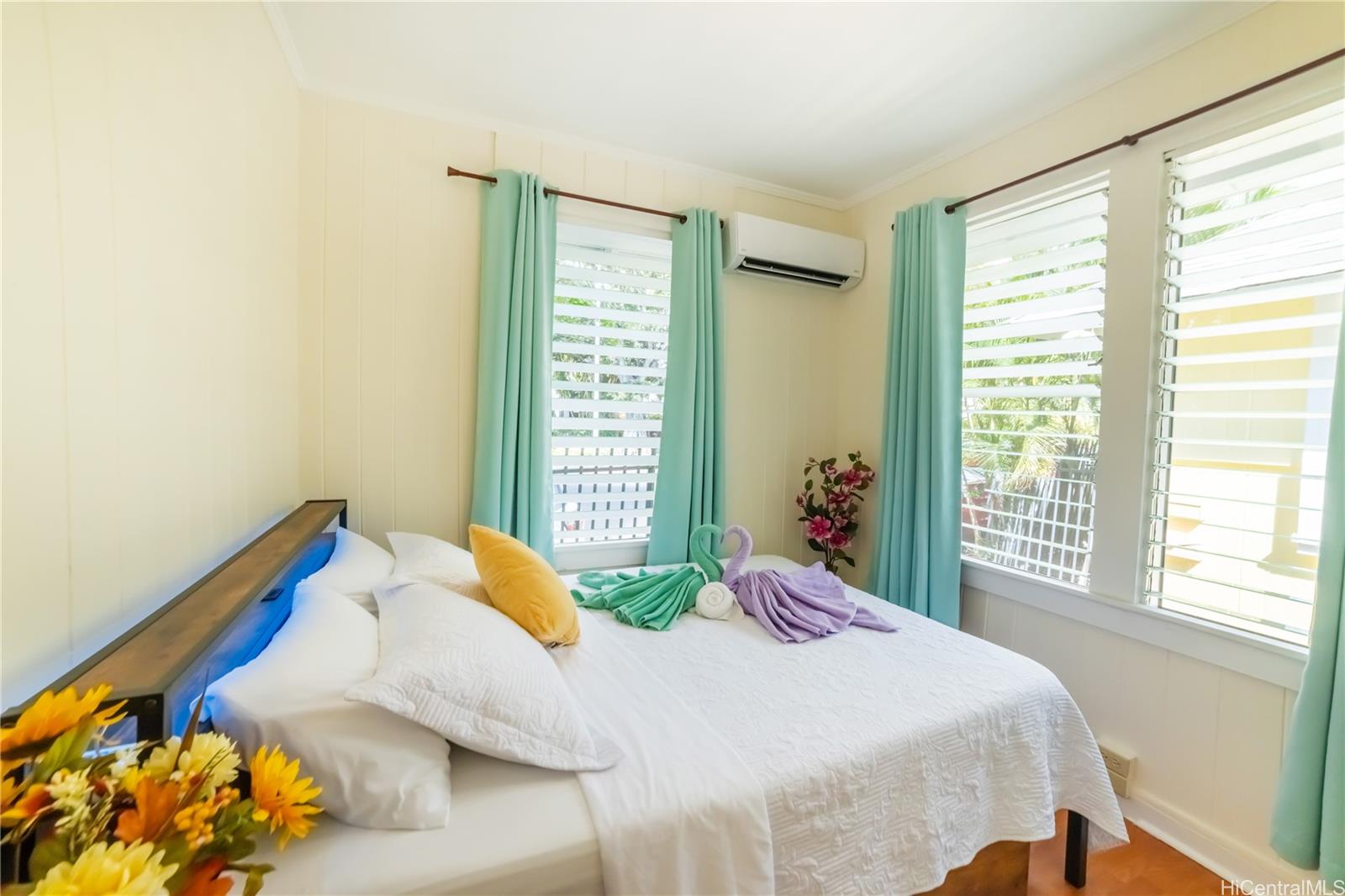 303 Wai Nani Way Honolulu, HI 96815 - Photo 4 of 24 a bedroom with a bed and a window
