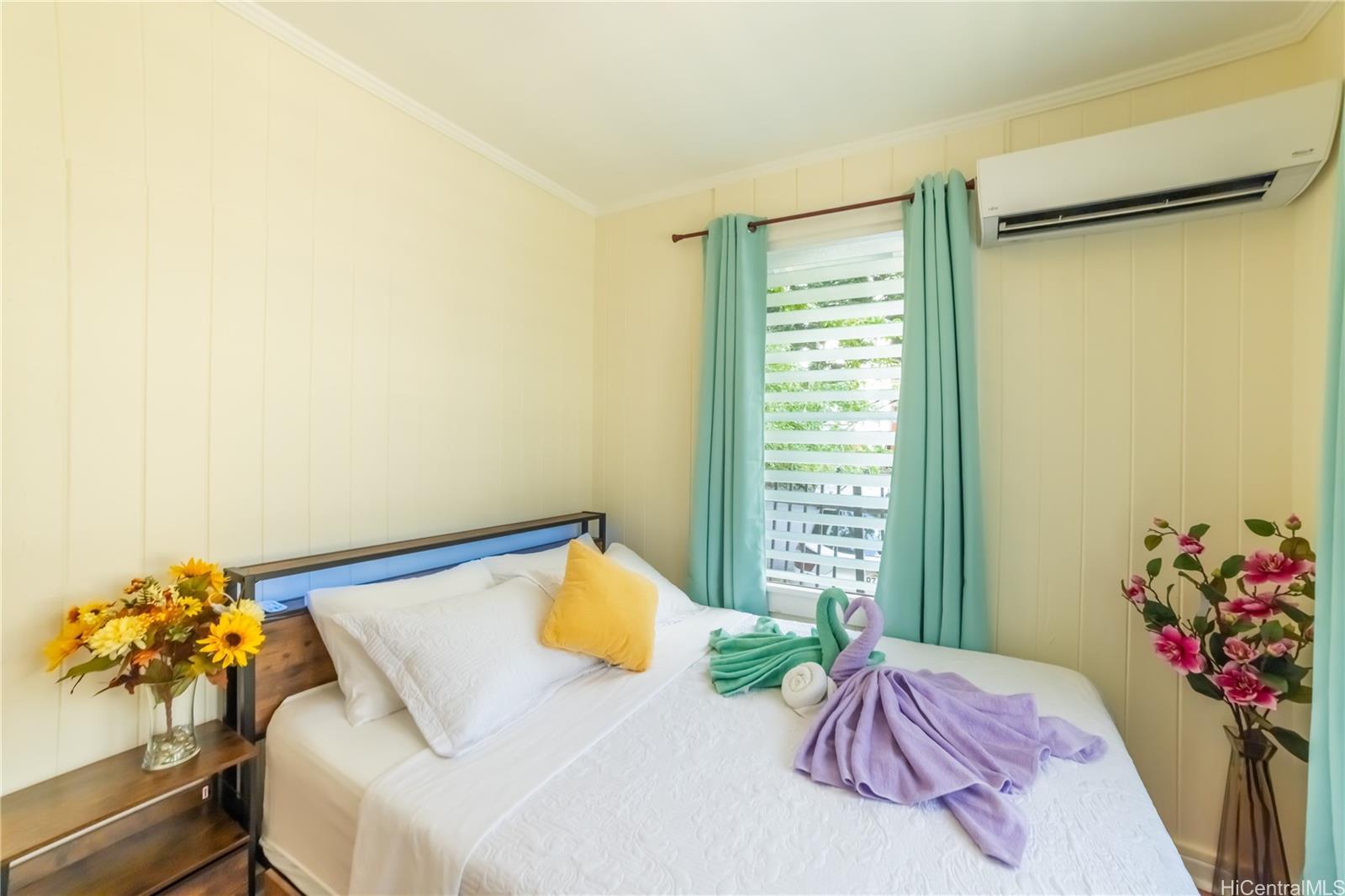 303 Wai Nani Way Honolulu, HI 96815 - Photo 5 of 24 a bedroom with a bed and a potted plant