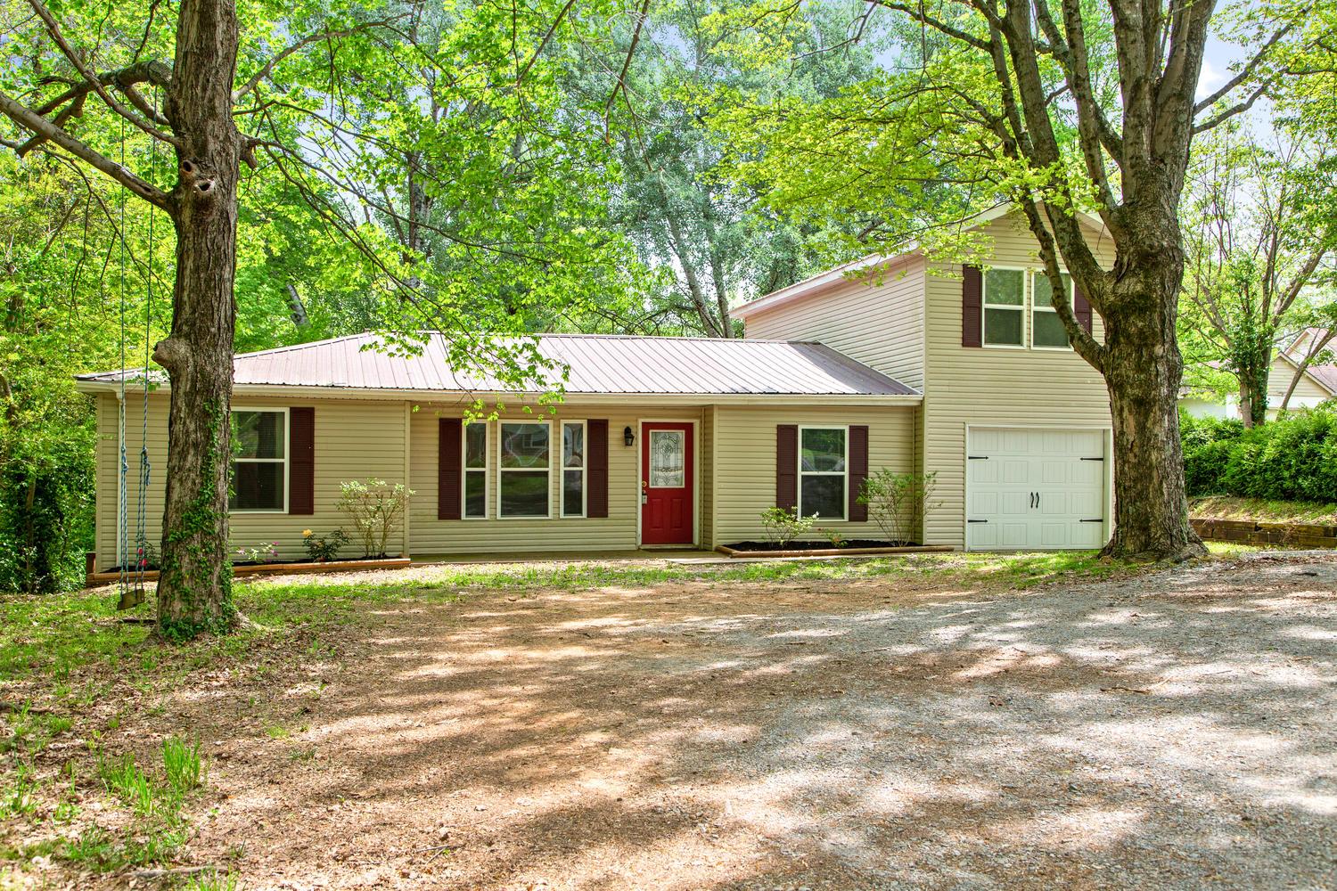 2087 Sanders Road Clarksville, TN 37043 - Photo 1 of 30 Gallery Image 1