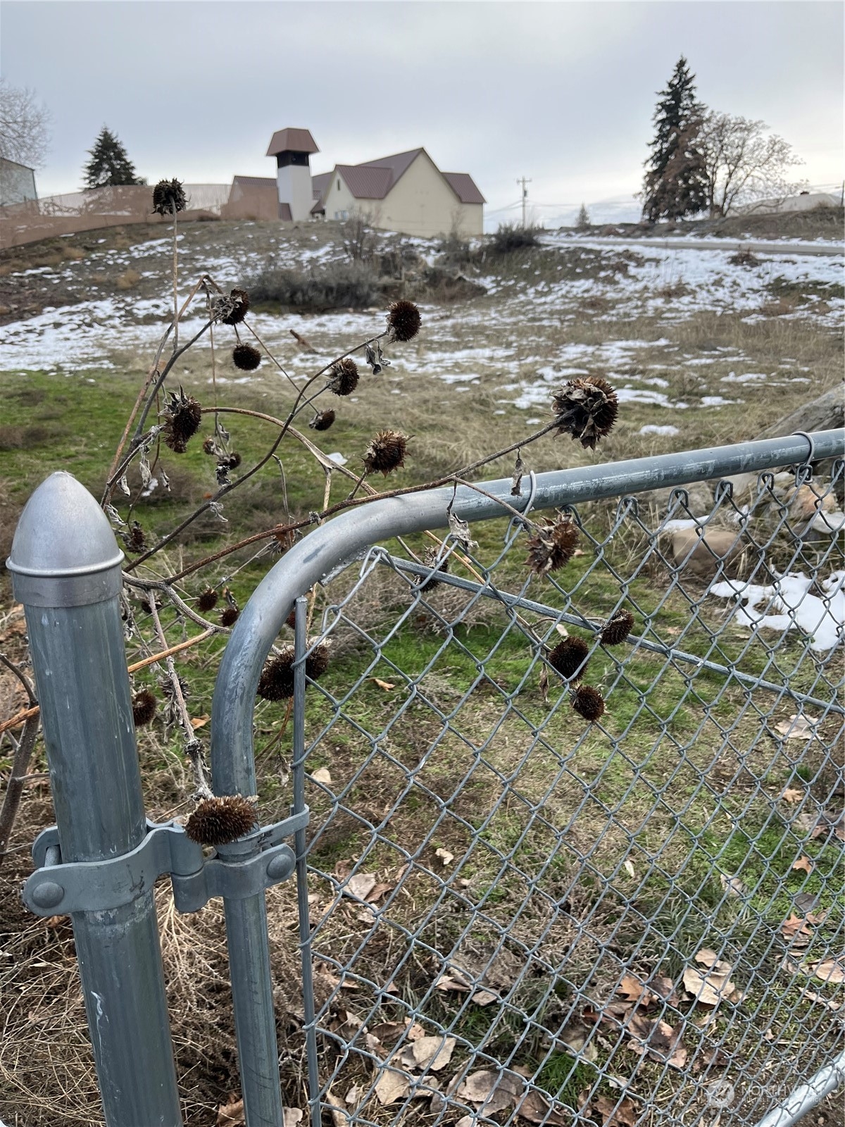 335 12th Street Bridgeport, WA 98813 - Photo 2 of 6 a view of water heater