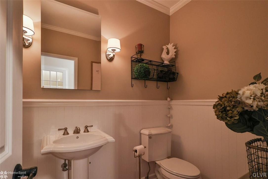 1440 Fox Run Road Easton, PA 18040 - Photo 13 of 16 1st floor powder room