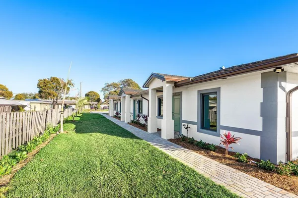 $2,450 | 1827 Palm Acres Drive, Unit 2, Palm Springs, FL 33406