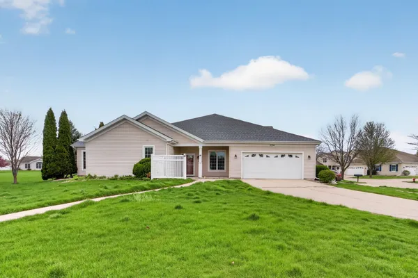 $350,000 | 3356 North Stone Creek Circle, Madison, WI 53719