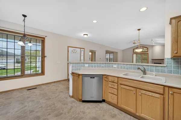$350,000 | 3356 North Stone Creek Circle, Madison, WI 53719