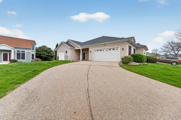$350,000 | 3356 North Stone Creek Circle, Madison, WI 53719