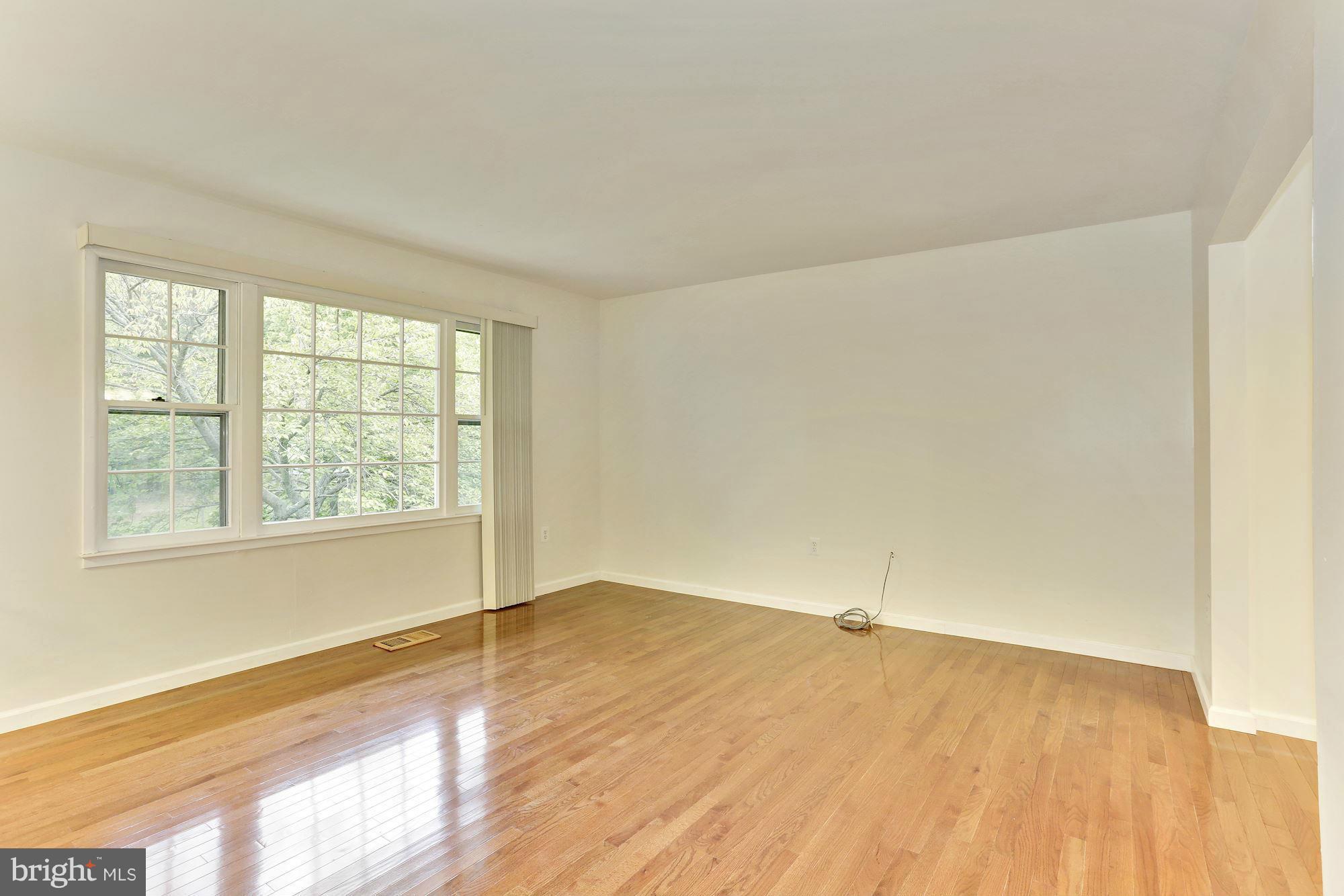 9308 Cross Bow Road Fort Washington, MD 20744 - Photo 5 of 30 Living Room