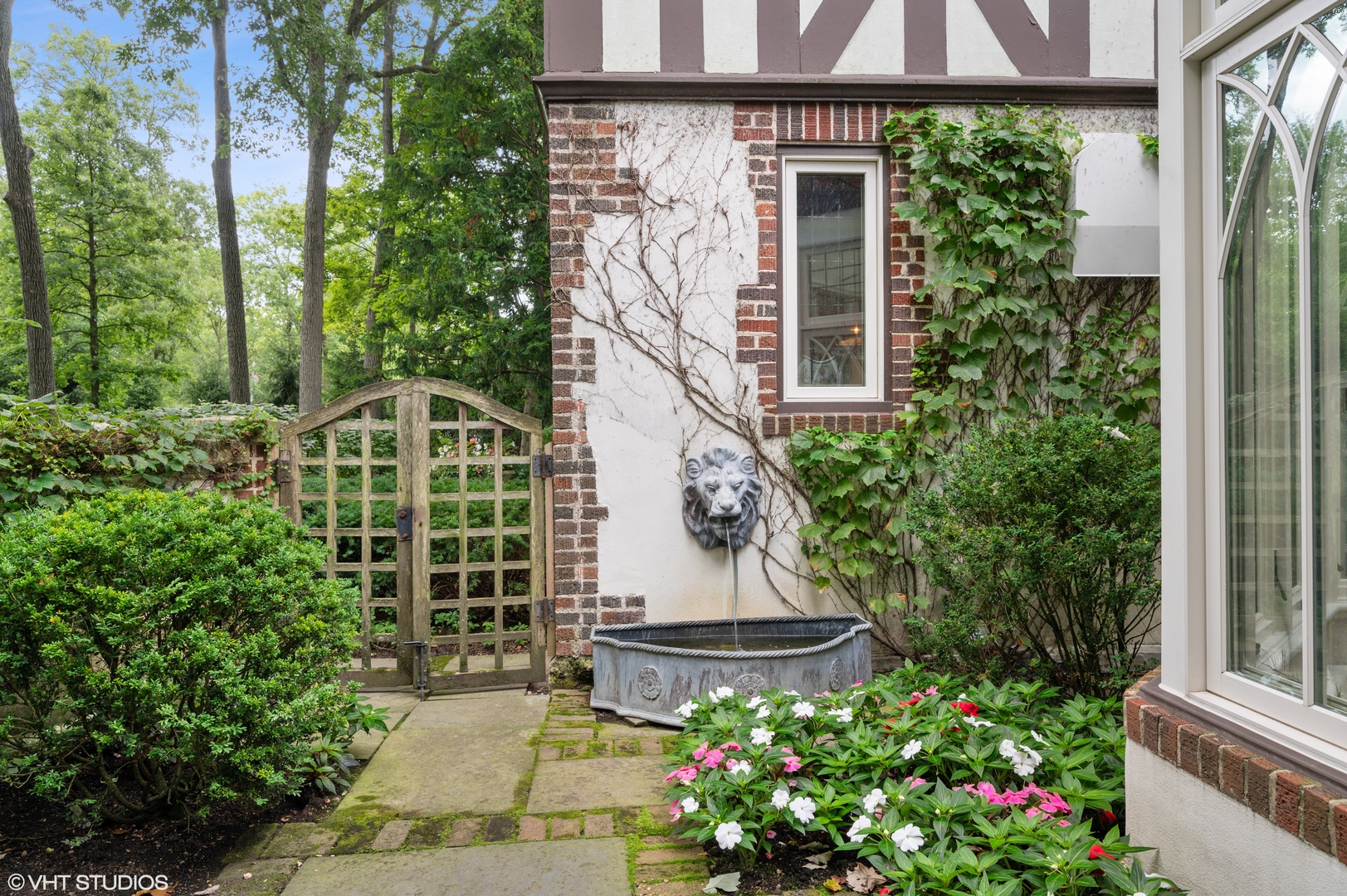 698 Blackthorn Road Winnetka, IL 60093 - Photo 4 of 83